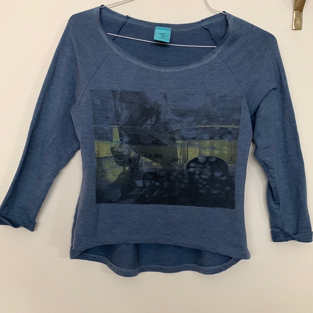 Blue graphic print three quarter sleeve top